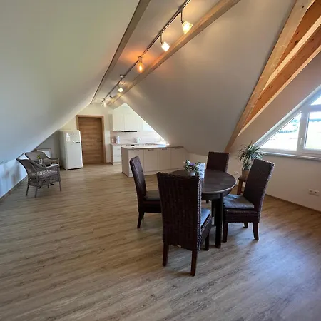 Wiesnblick Cafe & 3* Aidhausen